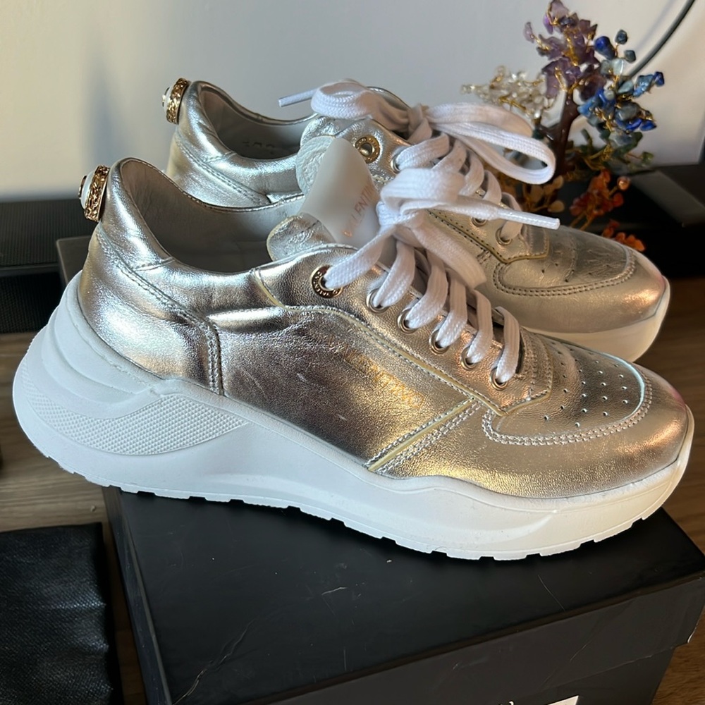 Size 37 RARE Valentino Armonia Silver! Italian Leather! EUC Metallic Silver